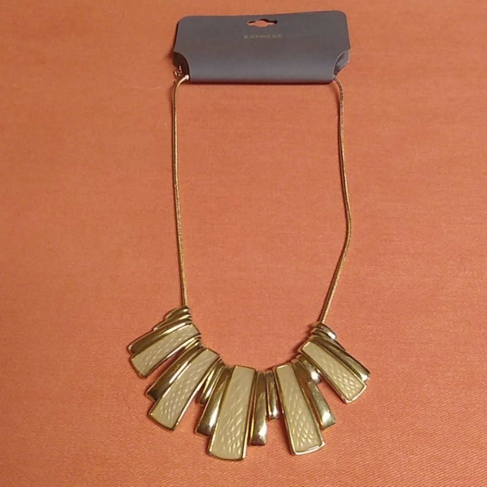🐾 2 For $16 Tan Reptile Look Statement Necklace